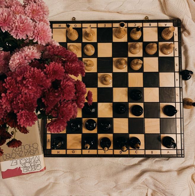 ♟🌺 Ja, es ist Wochenende! Die Zeit für eine Tasse Tee oder Wein, kuscheln Sie sich in eine Decke und genießen Sie eine...