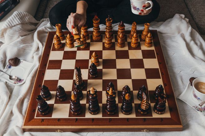 ♟☕️😎 Wochenende, Kaffee, Schach. Ein bewährter Samstagsklassiker. 🎁💯Und wenn Sie gerade über ein wertvolles...