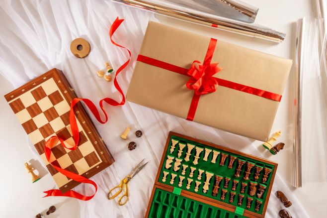 🎁✨📣 Wir können Ihr Schachgeschenk noch immer rechtzeitig verpacken und unter Ihren Weihnachtsbaum liefern ♟🎄 👉...